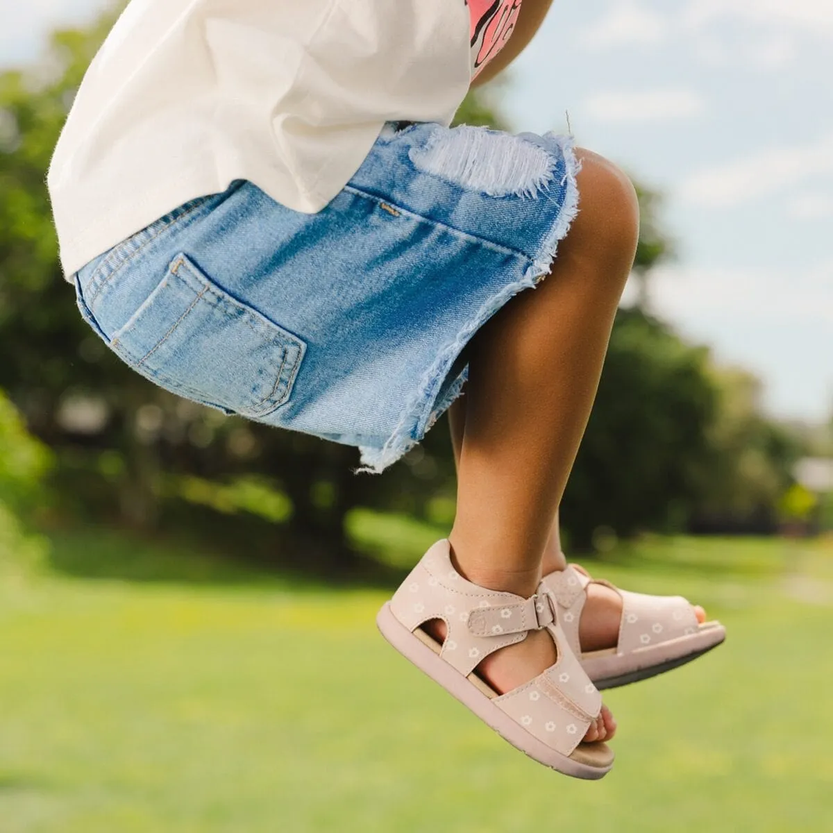 Bailey Sandal in Mini Daisy