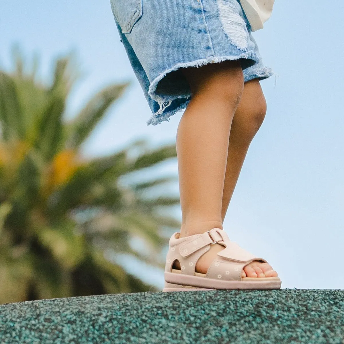 Bailey Sandal in Mini Daisy