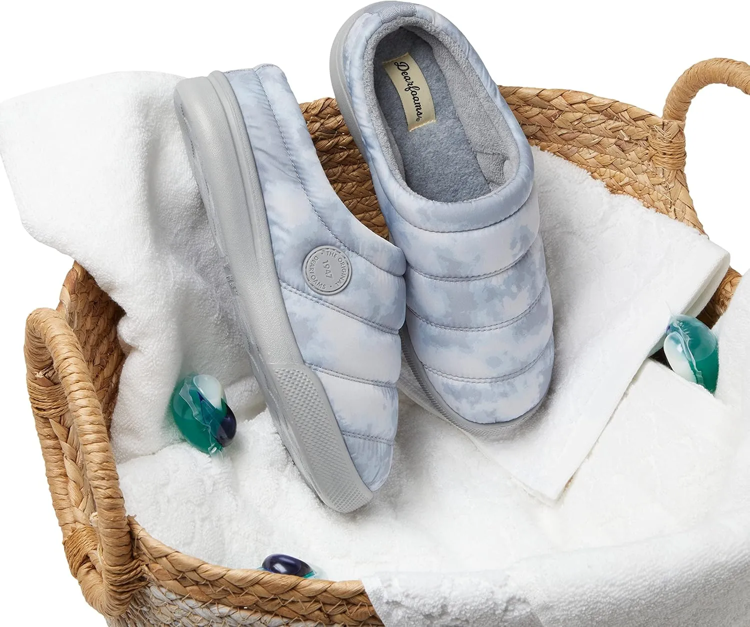 Dearfoams Women's Kendra Sport Lounge Memory Foam Clog Slipper
