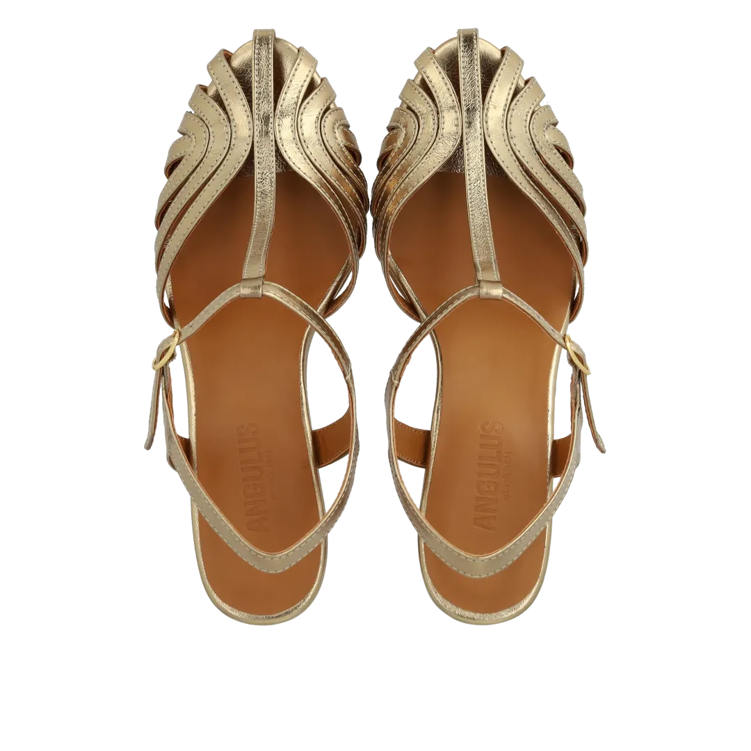 Heeled sandal with beautiful organic front detail