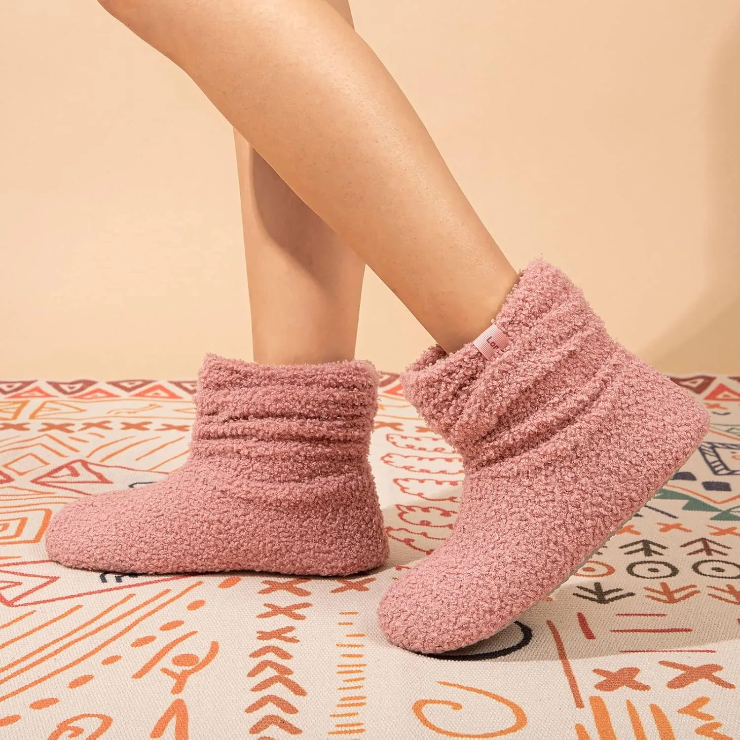 LongBay Women’s Warm Curly Fur Bootie Slippers Comfy Plush Fleece Boots Memory Foam House Shoes