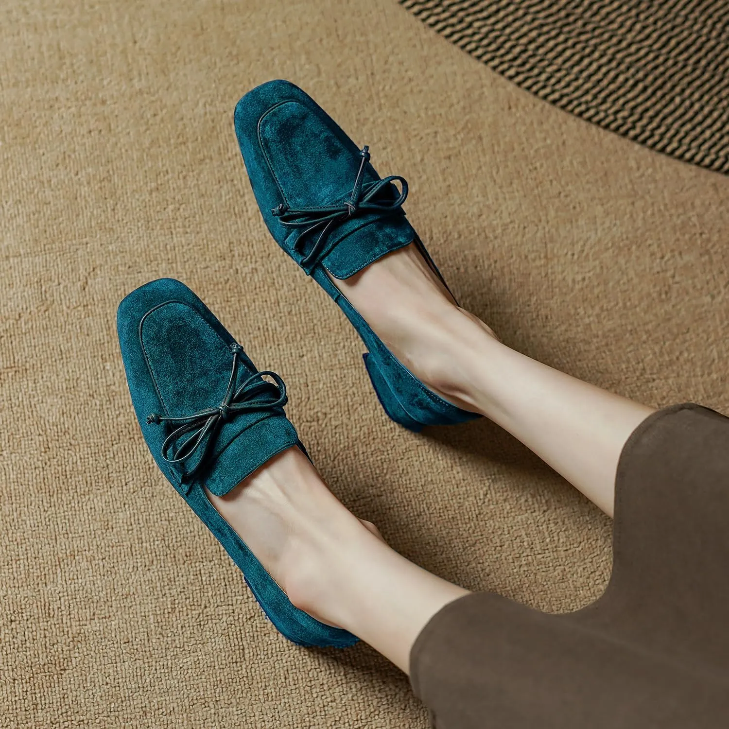 MOOMMO Women Chunky Low Heel Loafers Bow Suede Slip On Closed Square Toe Loafer Shoes Oxfords Comfy 1 Inch Block Heels Dress Shoes Pumps Office Work Pumps Vintage Retro Comfy 4-11 M US