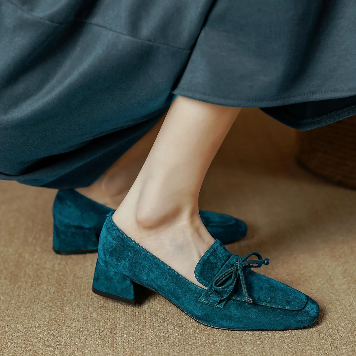 MOOMMO Women Chunky Low Heel Loafers Bow Suede Slip On Closed Square Toe Loafer Shoes Oxfords Comfy 1 Inch Block Heels Dress Shoes Pumps Office Work Pumps Vintage Retro Comfy 4-11 M US