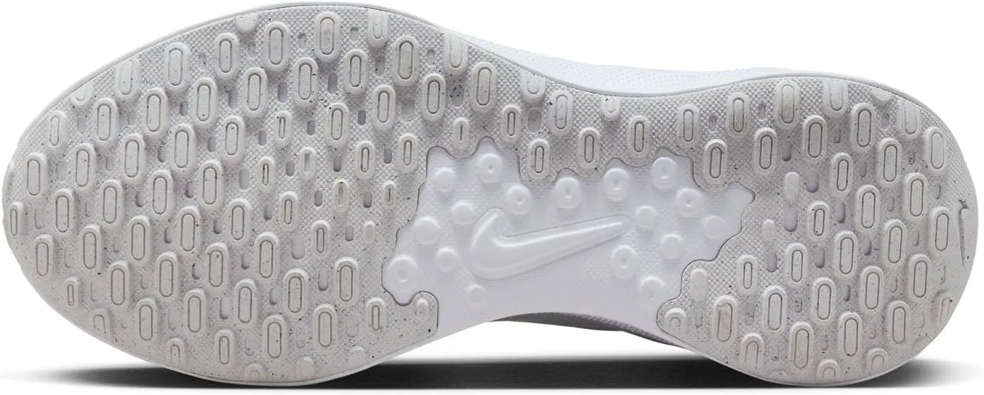 Nike Women's Revolutin 7 Sneaker