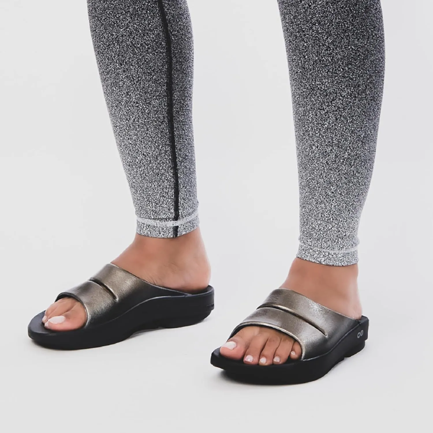 OOFOS Women's Ooahh Luxe Slide Slipper