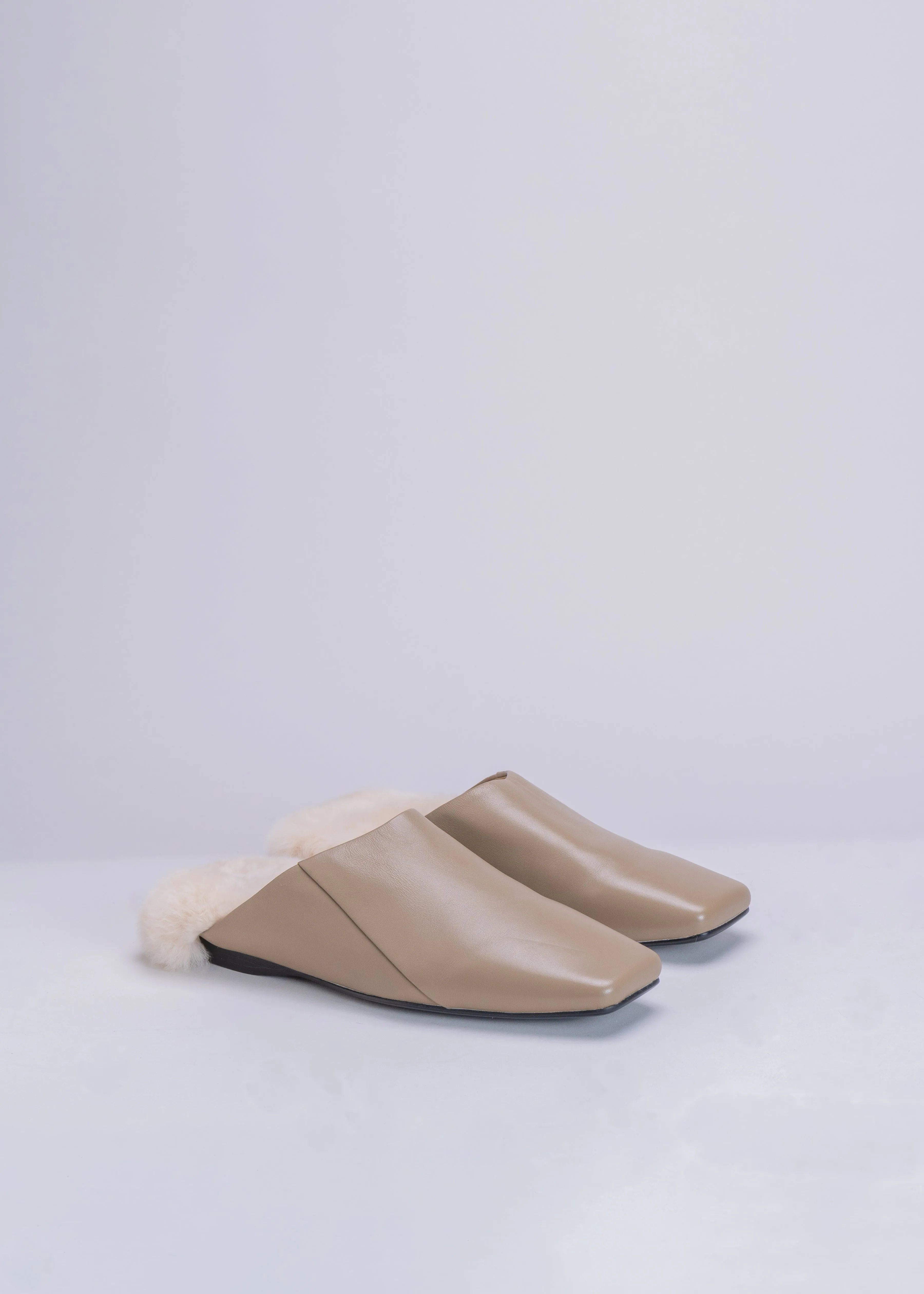 PARIGI - SLIPPER TAUPE CON PELLICCIA AVORIO IN VITELLO