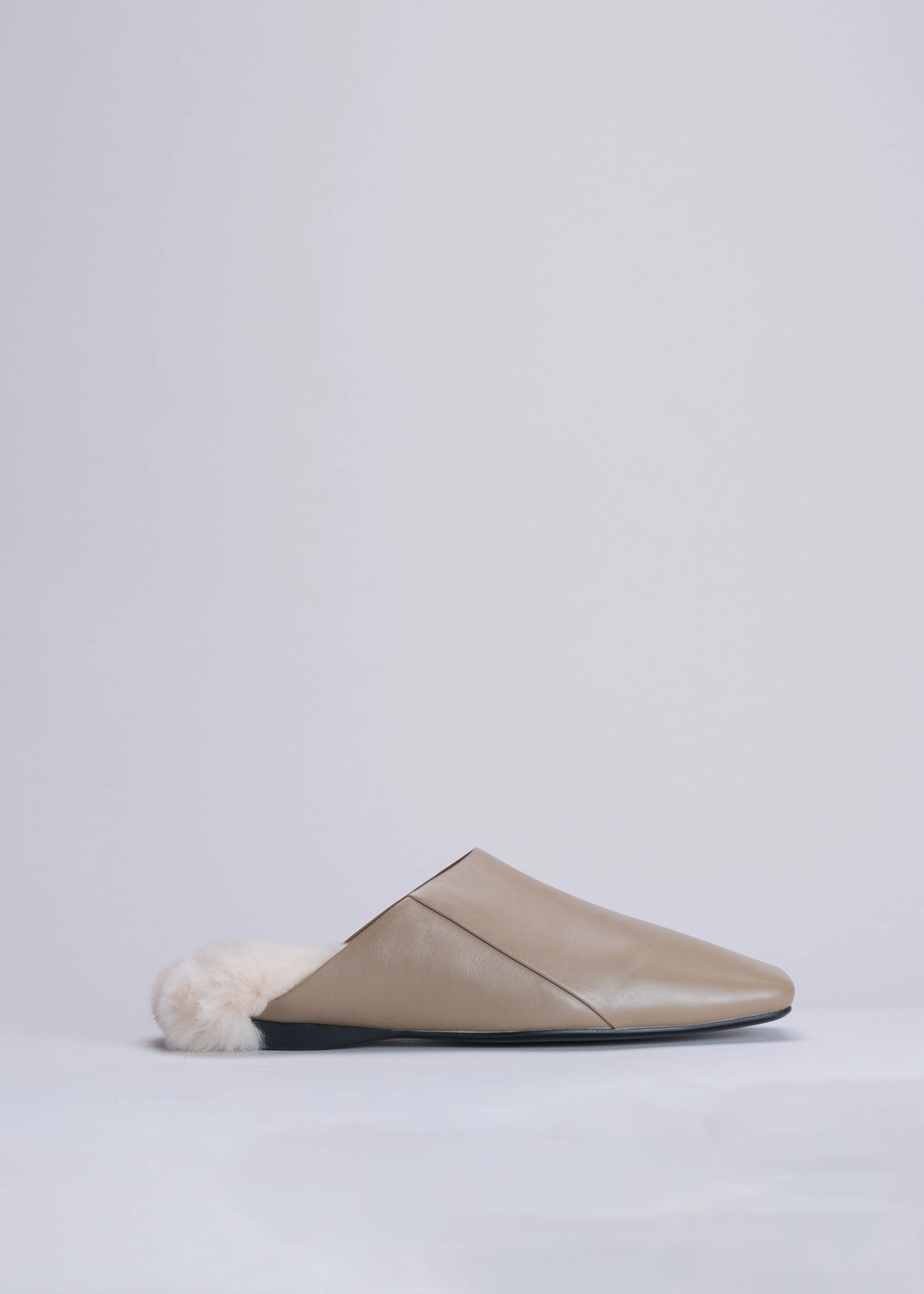PARIGI - SLIPPER TAUPE CON PELLICCIA AVORIO IN VITELLO