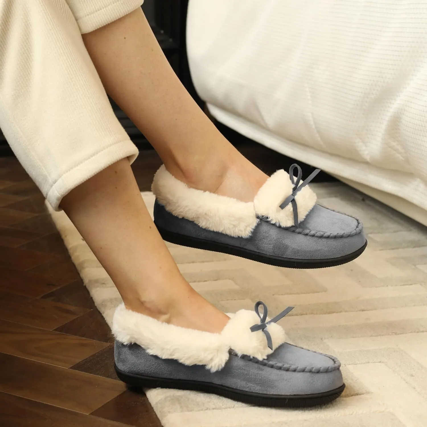 RockDove Women's Faux Fur Lined Micro Suede Moccasin Slipper