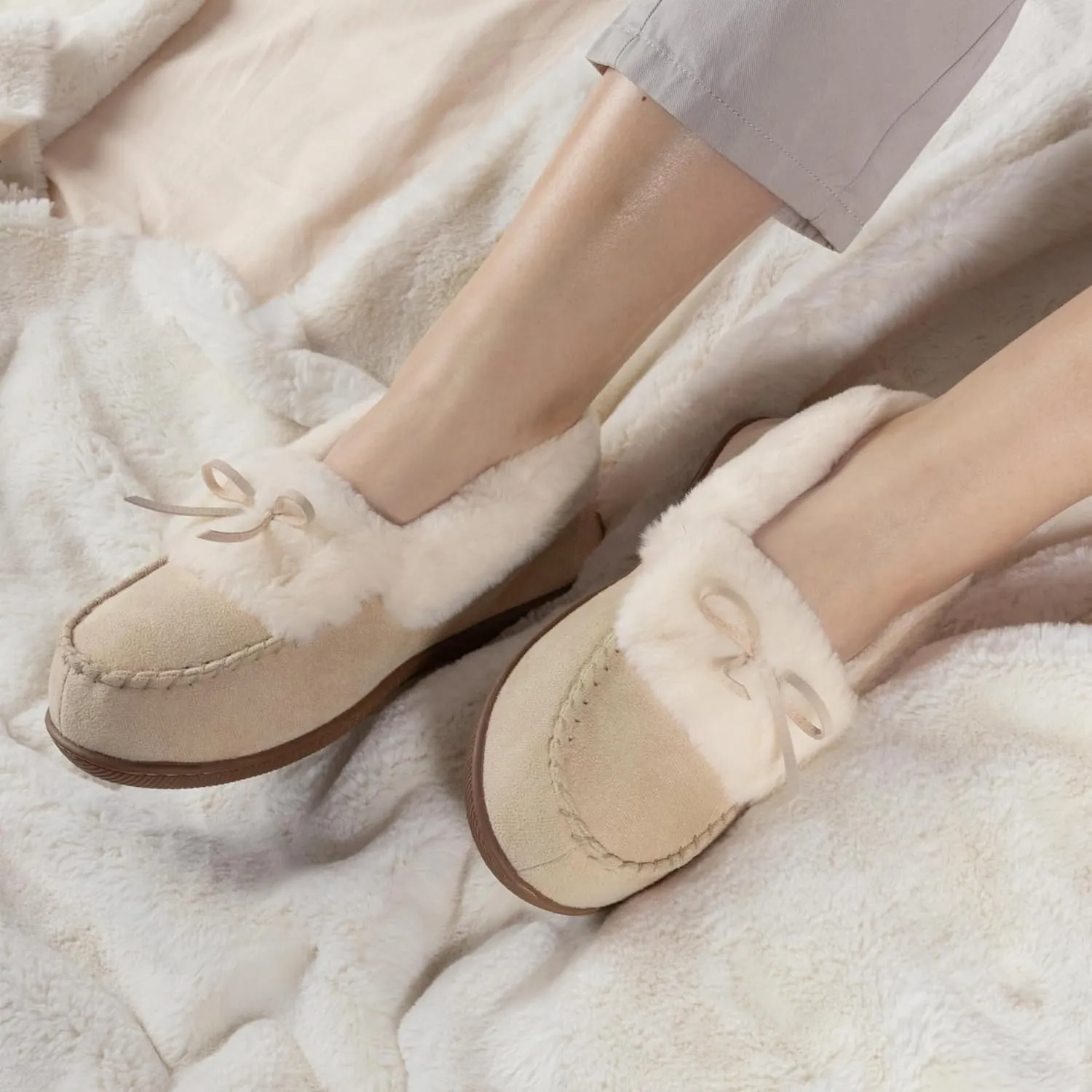 RockDove Women's Faux Fur Lined Micro Suede Moccasin Slipper