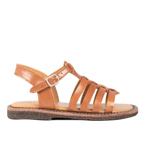 Sandal with open toe and buckle closure