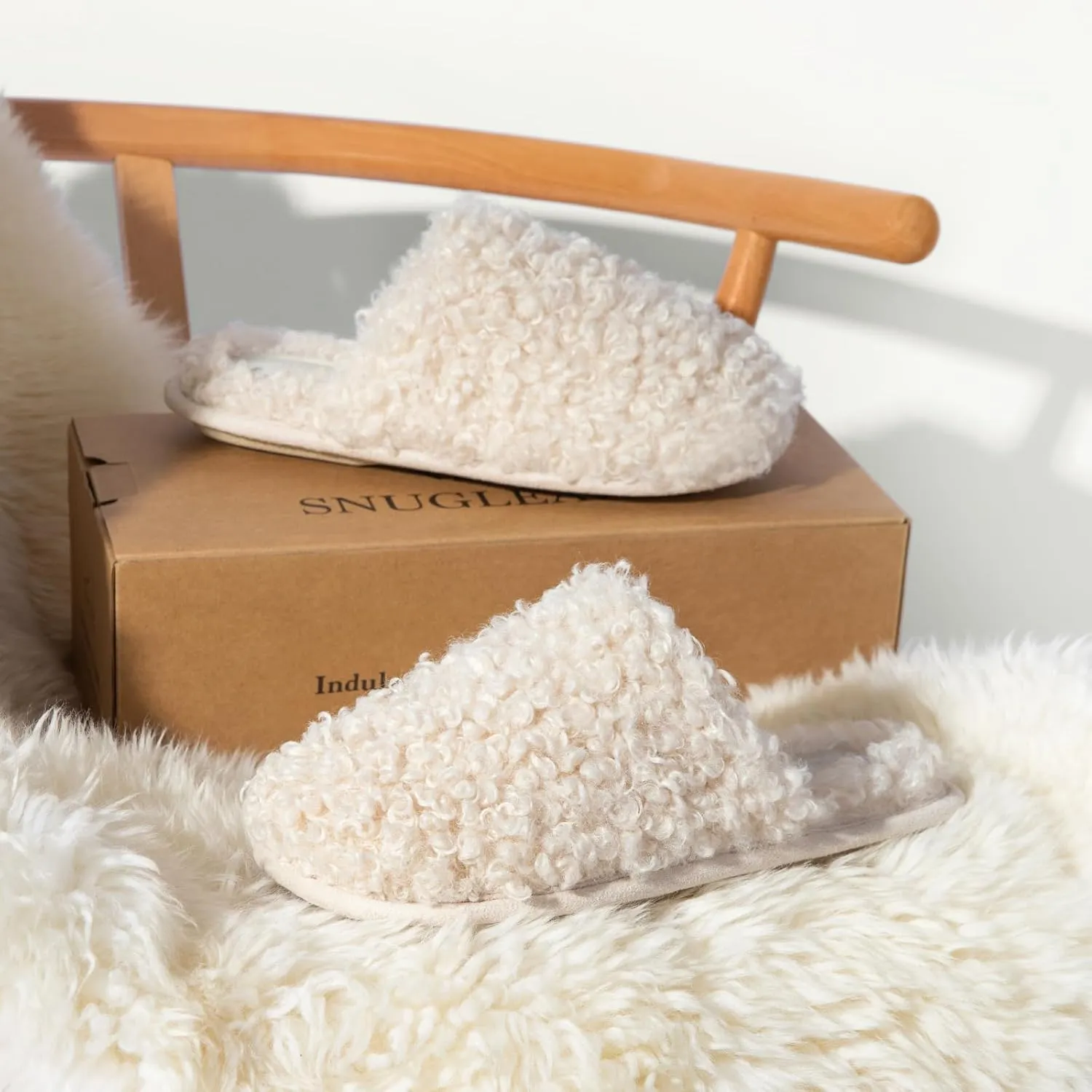 Snug Leaves Women's Scuff Slippers Furry Cute Curly Faux Wool Slip-on Indoor Memory Foam House Shoes
