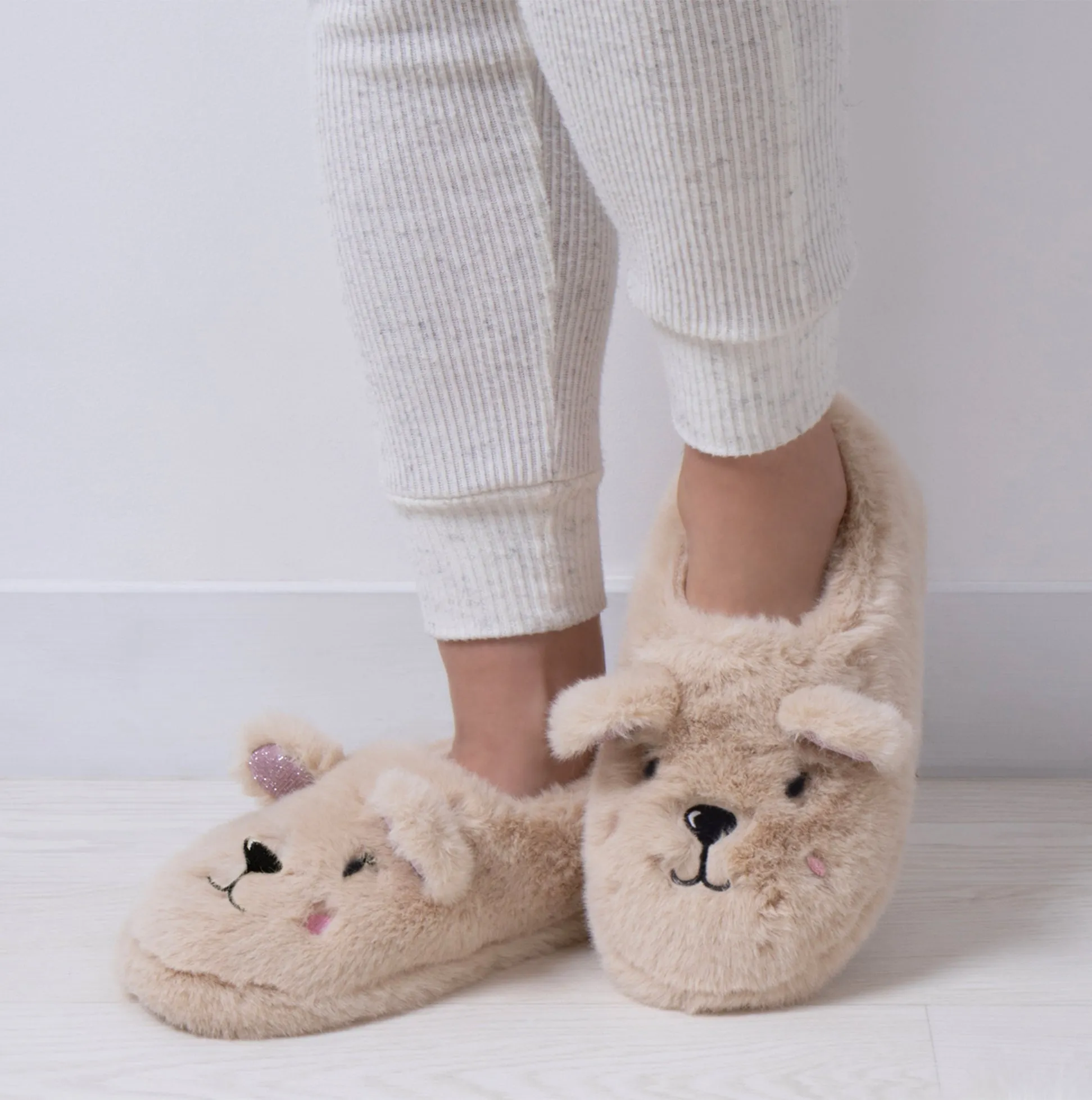 Totes Toasties NOVELTY Full Back Slippers Womens Cream
