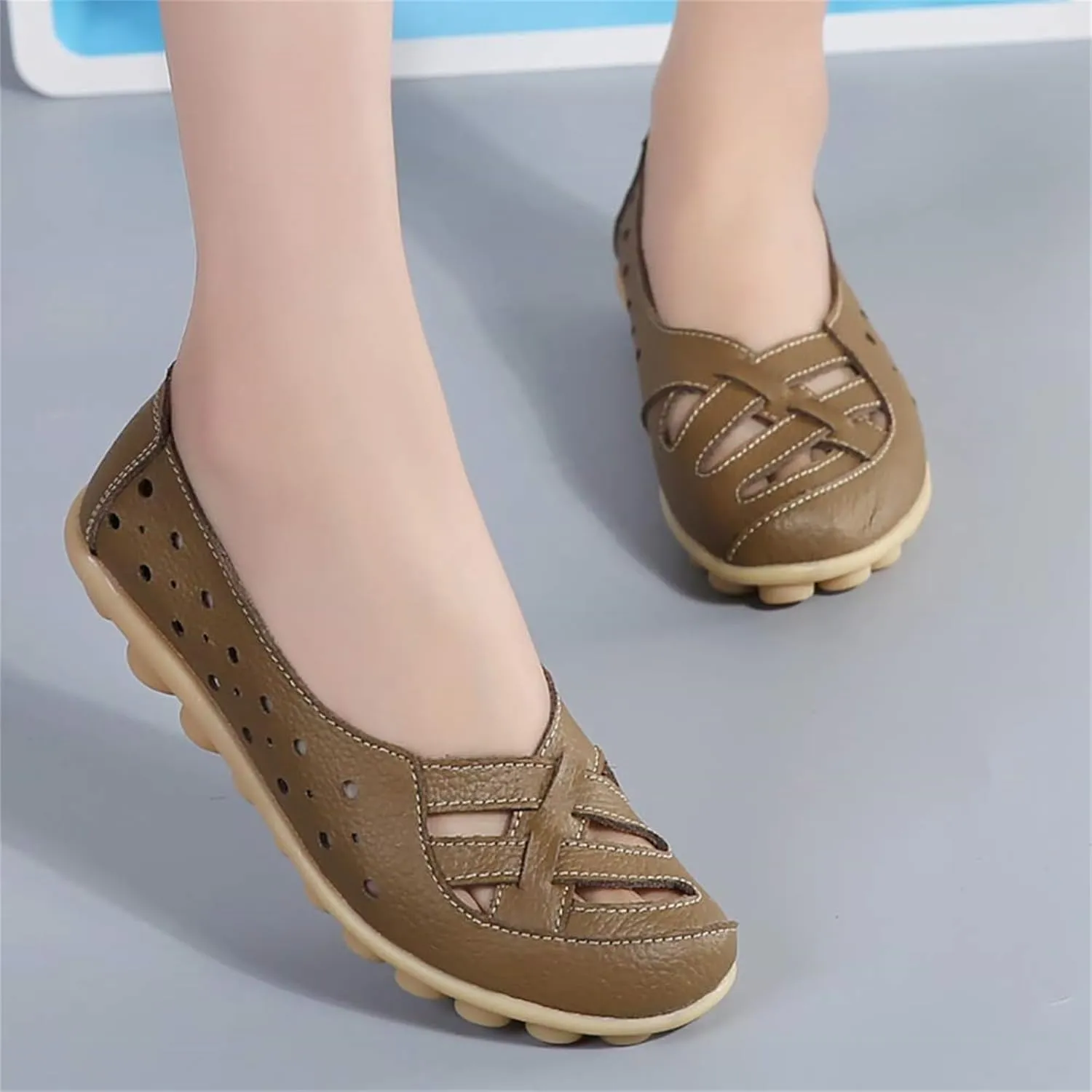 Women's Comfortable Leather Loafers Slip On Walking Flats Casual Round Toe Moccasins Wild Nurse Orthopedic in Hollow Sandals Summer Slip-On 2025 Driving Breathable Fashion Soft Shoes