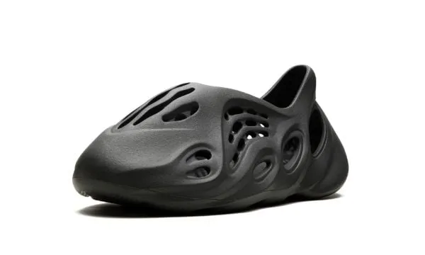 Yeezy Foam Runner "Carbon" IG5349