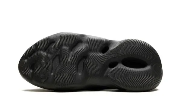 Yeezy Foam Runner "Carbon" IG5349